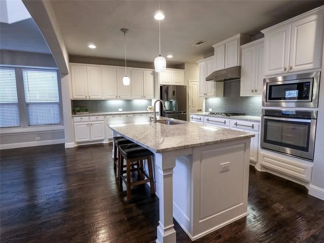 217 Warwick Boulevard, Lewisville, TX 75056