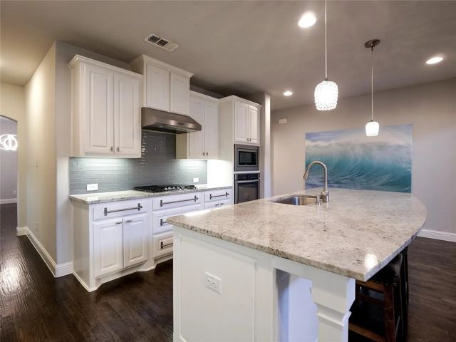 217 Warwick Boulevard, Lewisville, TX 75056