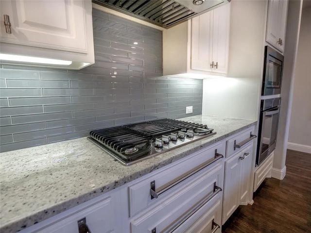 217 Warwick Boulevard, Lewisville, TX 75056