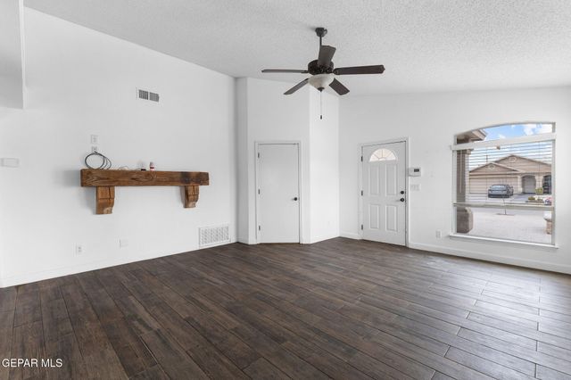 221 Villas Del Sur, Socorro, TX 79927