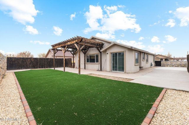 221 Villas Del Sur, Socorro, TX 79927