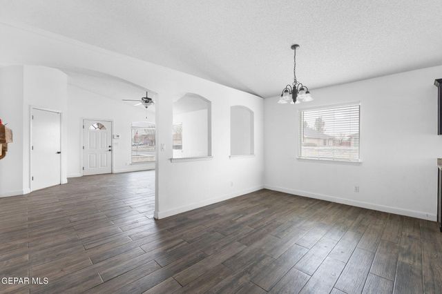 221 Villas Del Sur, Socorro, TX 79927