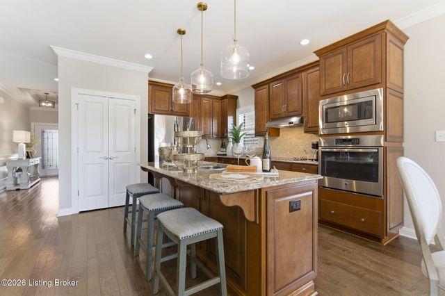 2403 Irish Bend Ct, Louisville, KY 40023