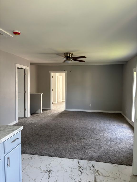 556 4th Avenue 556, Aurora, IL 60505