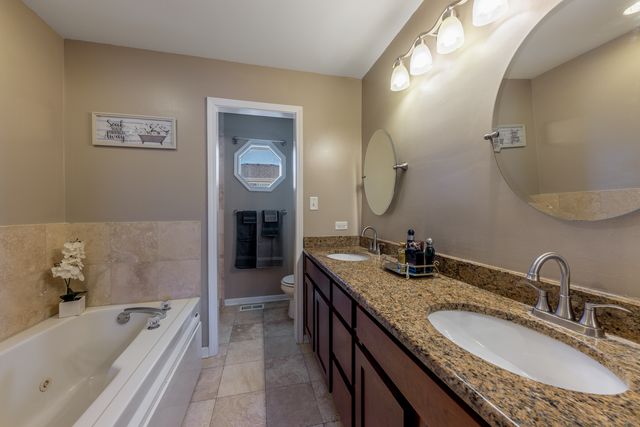 5256 Crosswind Drive, Richton Park, IL 60471