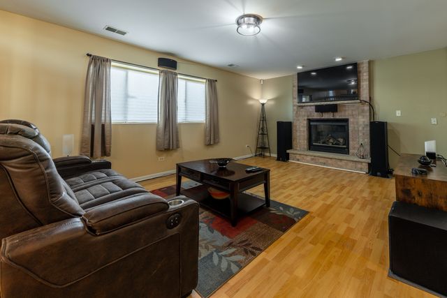 5256 Crosswind Drive, Richton Park, IL 60471