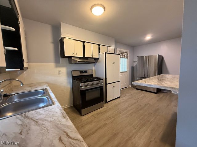 106 Selden Avenue, Akron, OH 44301