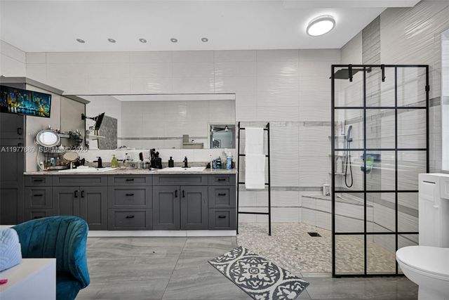 18950 SW 50th St, Southwest Ranches, FL 33332