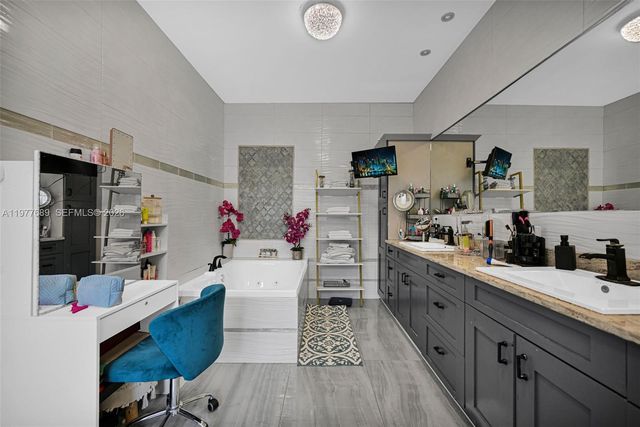 18950 SW 50th St, Southwest Ranches, FL 33332