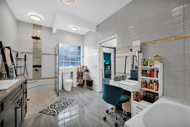 18950 SW 50th St, Southwest Ranches, FL 33332