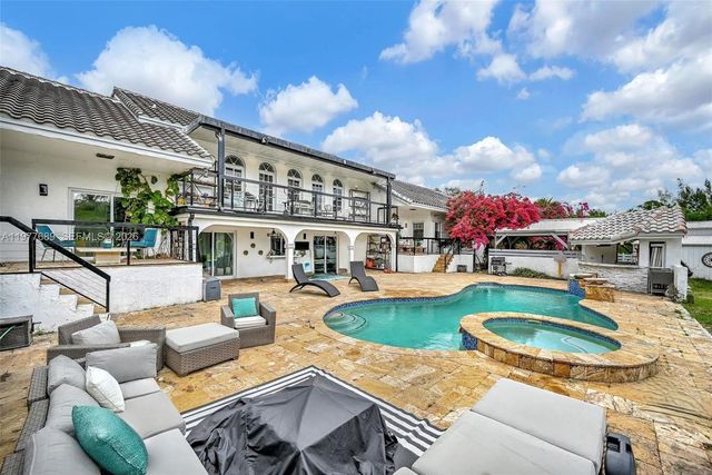 18950 SW 50th St, Southwest Ranches, FL 33332