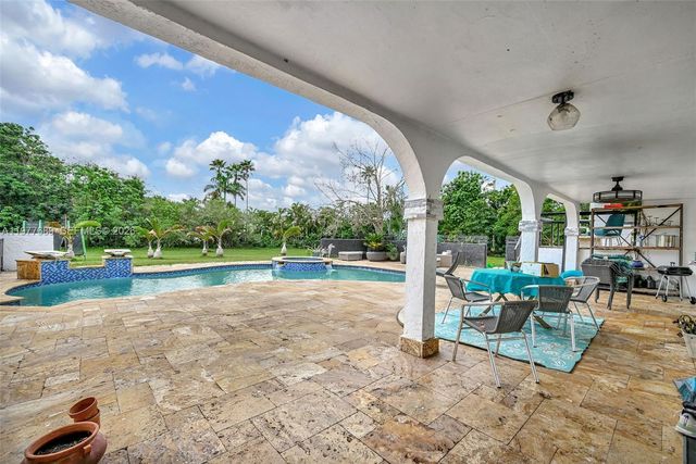 18950 SW 50th St, Southwest Ranches, FL 33332