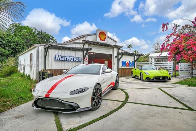 18950 SW 50th St, Southwest Ranches, FL 33332