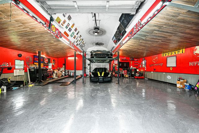 18950 SW 50th St, Southwest Ranches, FL 33332