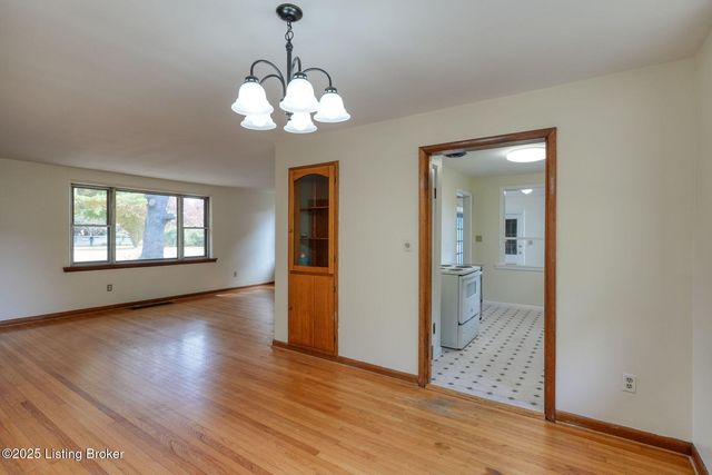 4410 Old Springdale Rd, Louisville, KY 40241