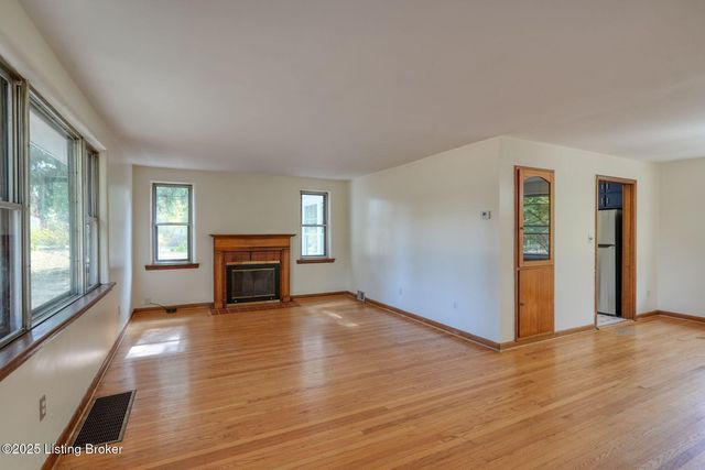 4410 Old Springdale Rd, Louisville, KY 40241