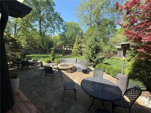 3810 W 65th Terrace, Mission Hills, KS 66208