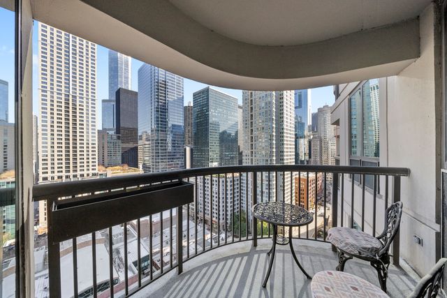 400 N La Salle Drive 2002, Chicago, IL 60654