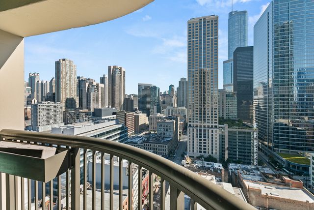 400 N La Salle Drive 2002, Chicago, IL 60654