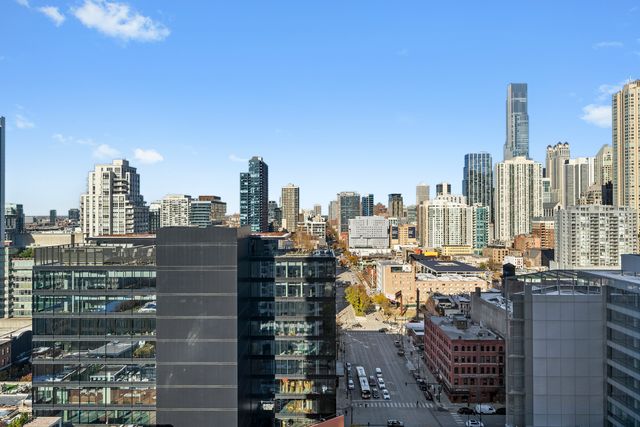 400 N La Salle Drive 2002, Chicago, IL 60654