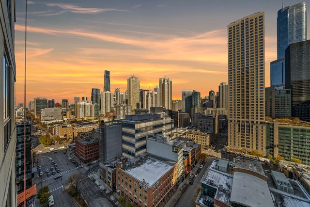 400 N La Salle Drive 2002, Chicago, IL 60654