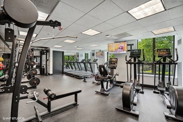 400 N La Salle Drive 2002, Chicago, IL 60654