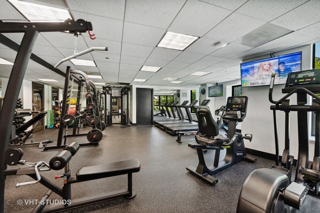 400 N La Salle Drive 2002, Chicago, IL 60654