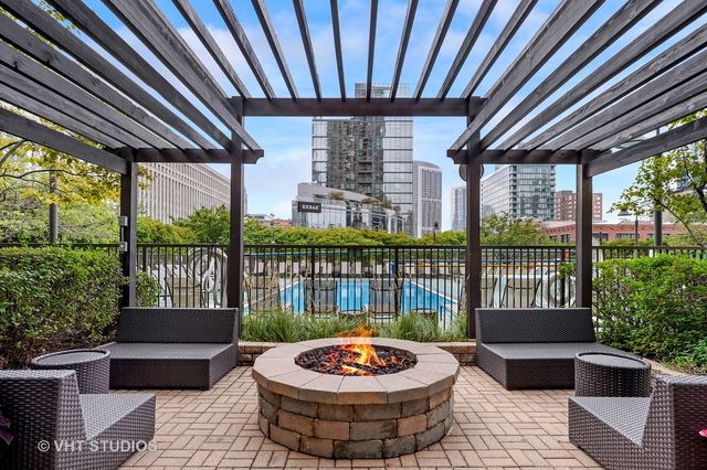 400 N La Salle Drive 2002, Chicago, IL 60654