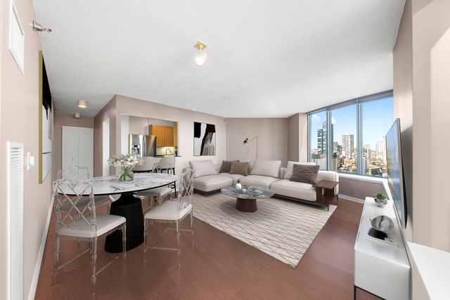 400 N La Salle Drive 2002, Chicago, IL 60654