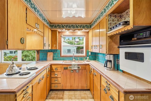 1020 N Tacoma Avenue, Tacoma, WA 98403