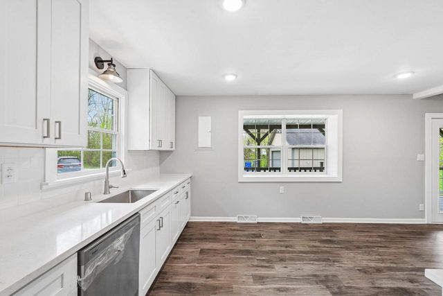 S65W18422 Ruby DRIVE, Muskego, WI 53150