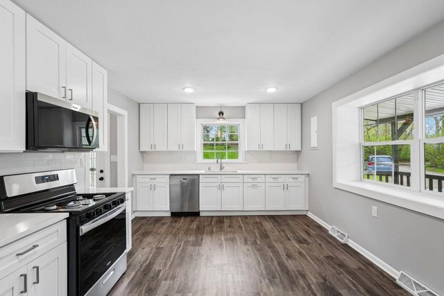 S65W18422 Ruby DRIVE, Muskego, WI 53150