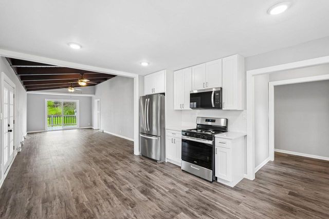 S65W18422 Ruby DRIVE, Muskego, WI 53150