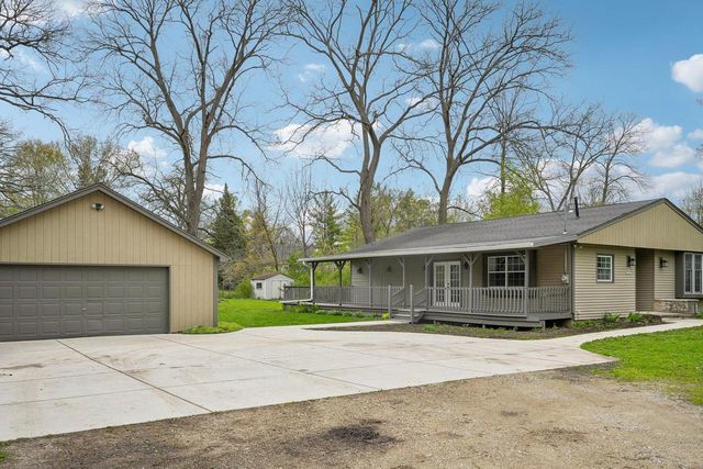 S65W18422 Ruby DRIVE, Muskego, WI 53150