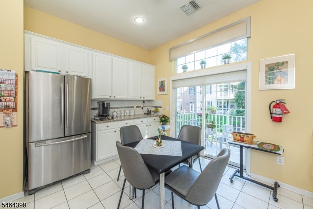 1313 Four Seasons Dr, Wayne Twp., NJ 07470 — photo 3