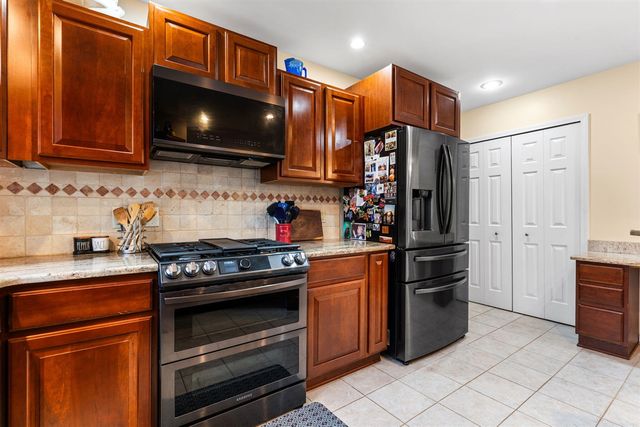 6511 Forest Beach Drive, Brighton, MI 48116