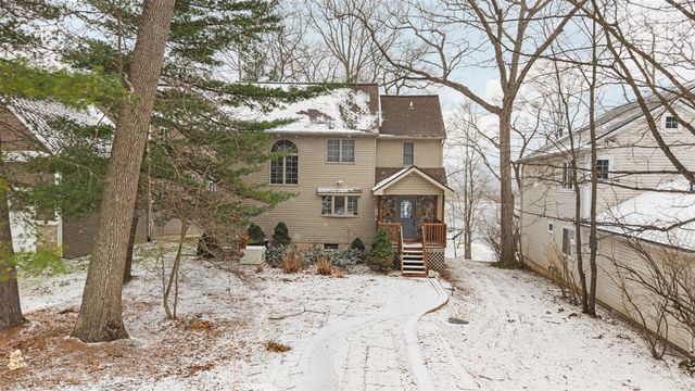 6511 Forest Beach Drive, Brighton, MI 48116