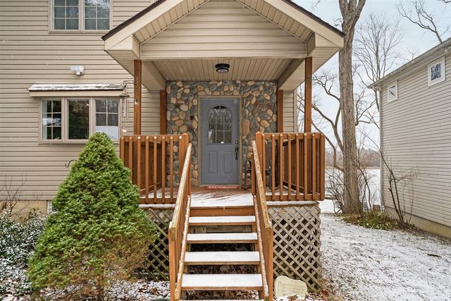 6511 Forest Beach Drive, Brighton, MI 48116