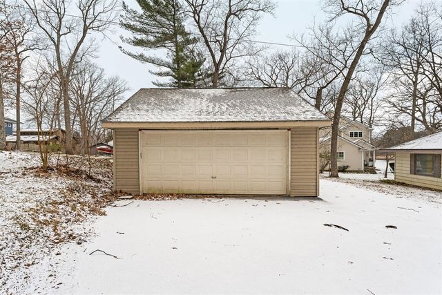 6511 Forest Beach Drive, Brighton, MI 48116