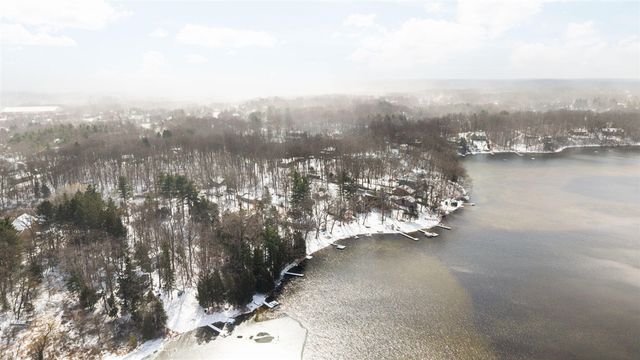 6511 Forest Beach Drive, Brighton, MI 48116