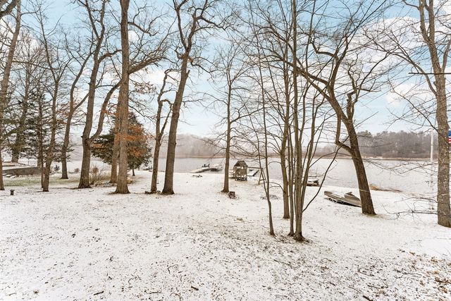 6511 Forest Beach Drive, Brighton, MI 48116