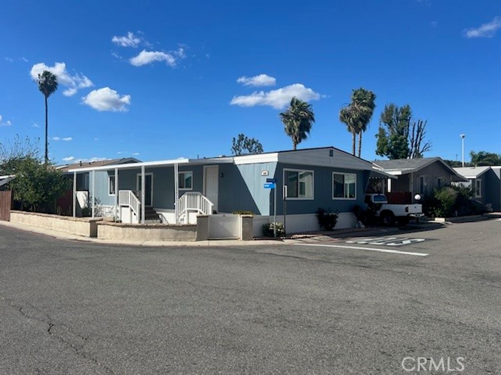 4901 Green River Rd 104, Corona, CA 92878
