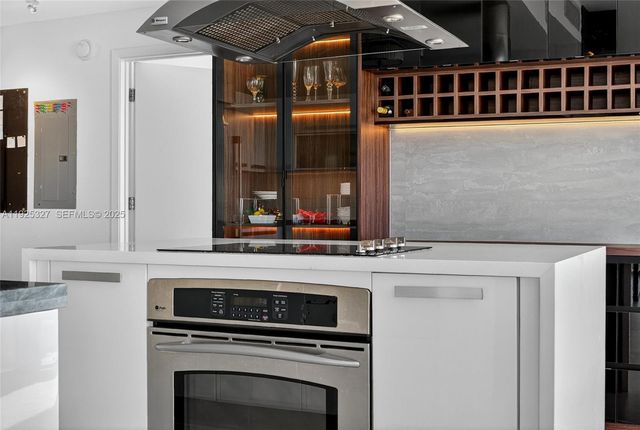 601 NE 36th St 1101, Miami, FL 33137