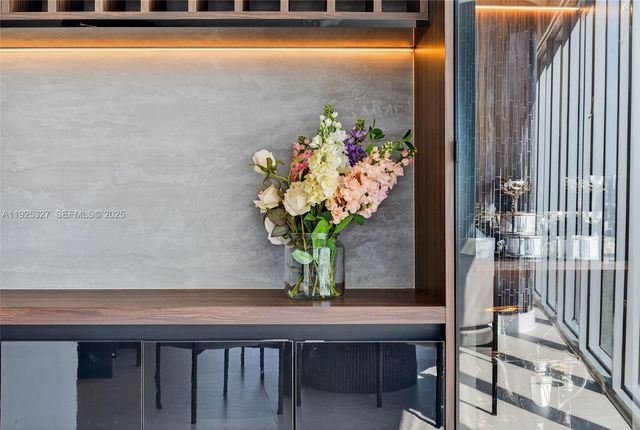 601 NE 36th St 1101, Miami, FL 33137