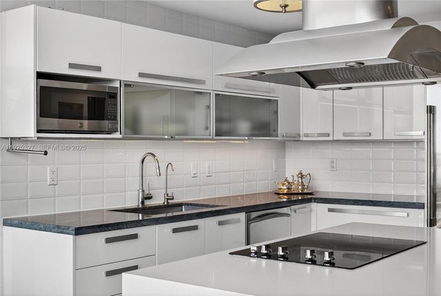 601 NE 36th St 1101, Miami, FL 33137