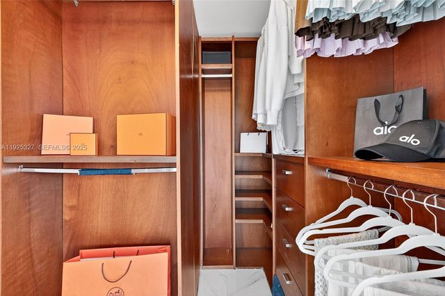 601 NE 36th St 1101, Miami, FL 33137