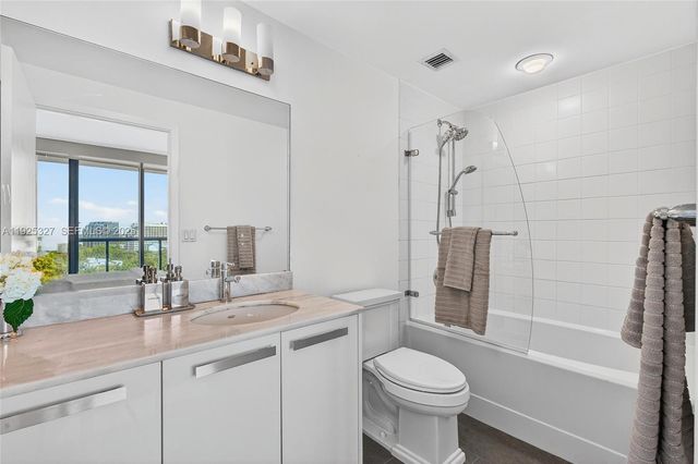 601 NE 36th St 1101, Miami, FL 33137