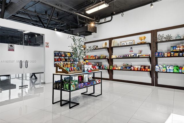 601 NE 36th St 1101, Miami, FL 33137