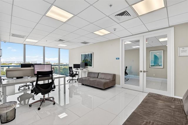 601 NE 36th St 1101, Miami, FL 33137