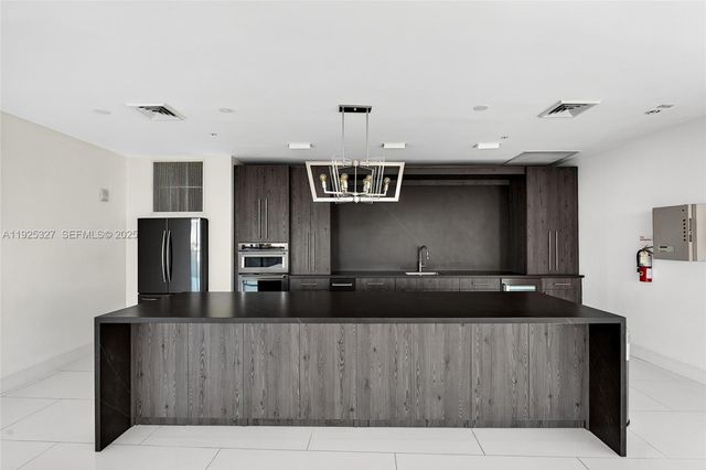 601 NE 36th St 1101, Miami, FL 33137